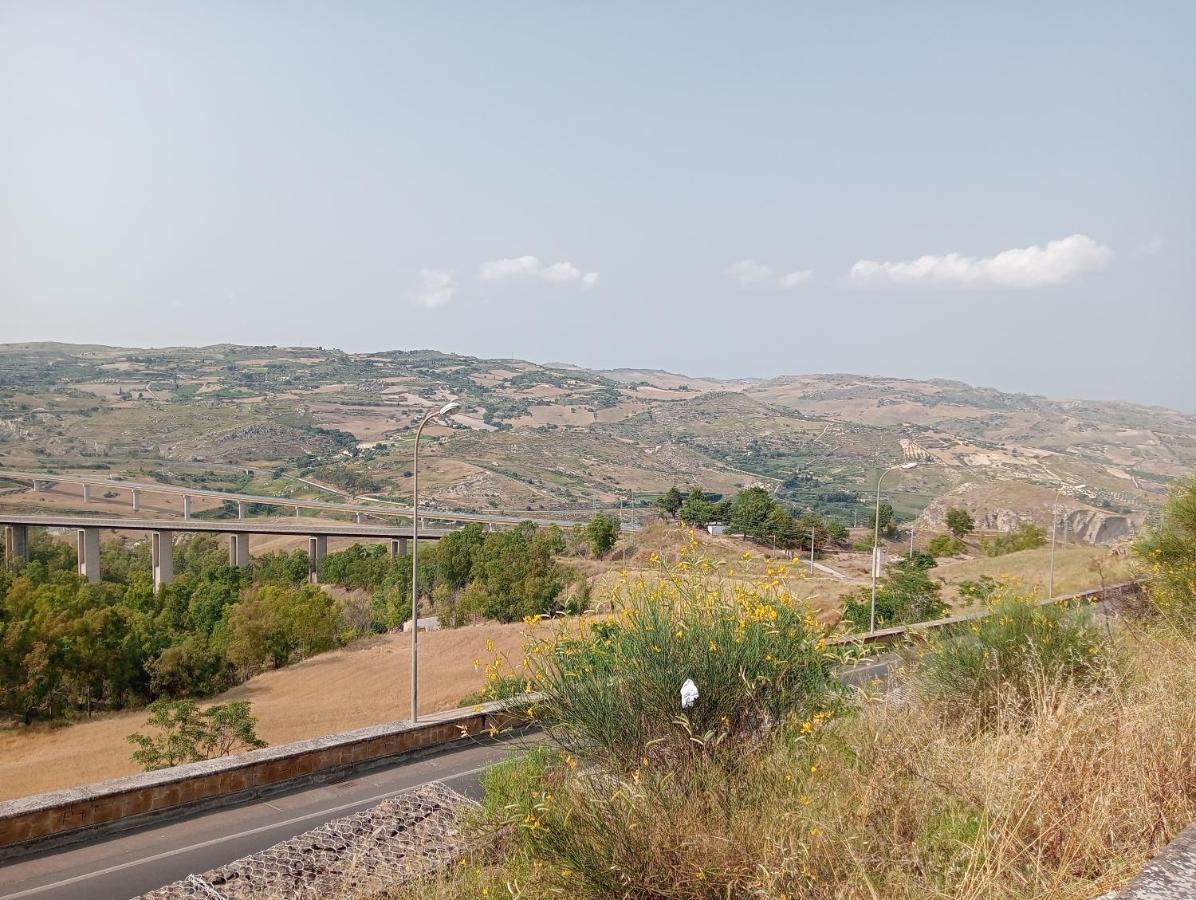 Santiago Rooms Caltagirone Bagian luar foto